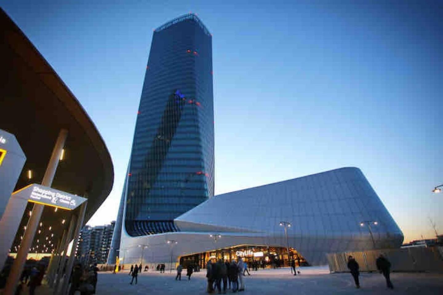 Under The Stars, City Life Milano, Corso Sempione Luaran gambar