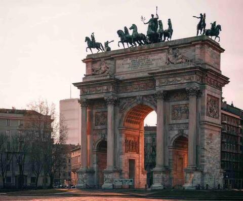 Under The Stars, City Life Milano, Corso Sempione Luaran gambar